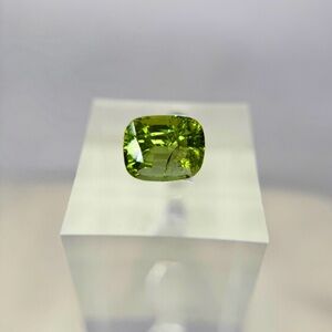Natural Green Peridot 4.1 ct Cushion Cut Loose Gemstone for Jewelry Making